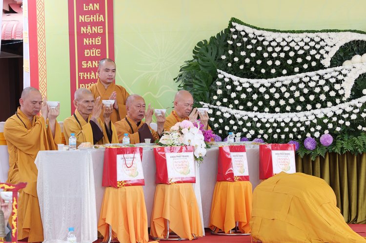  Chùa Phật Quang, xã Tân Lân trang nghiêm Đại Lễ Vu Lan Thắng Hội ( Pl 2569 – Dl 2025)