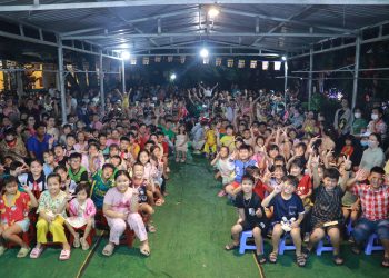 Hậu Nghĩa: Chùa Đức Huy tổ chức chương trình “Vui Hội Trăng Rằm” cho hơn 300 em học sinh tại địa phương