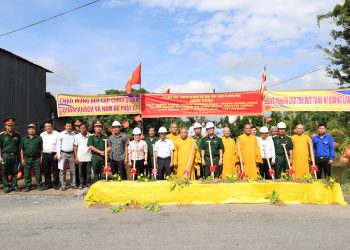 Khởi công xây dựng công trình giao thông nông thôn chào mừng 80 năm Ngày truyền thống LLVT Quân khu 7