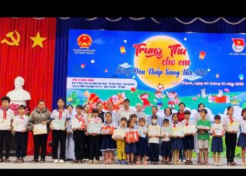 Châu Thành: chùa Linh Nghĩa Diệu Pháp phát quà Trung thu cho các em nhỏ trên địa bàn xã