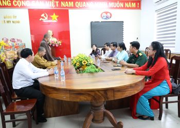 Tây Ninh: Ban Trị sự GHPGVN tỉnh Tây Ninh đã đến thăm, chúc Tết lãnh đạo xã Mỹ Hạnh