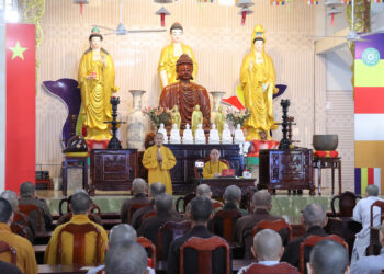 Đức Hòa: TT. Thích Lệ Ngôn chia sẻ pháp thoại về ý nghĩa Kinh A Di Đà tại Trường hạ chùa Linh Nguyên và Long Thành