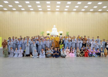 Chùa Tân Phước thăm, cúng dường các trú xứ An cư Kiết hạ