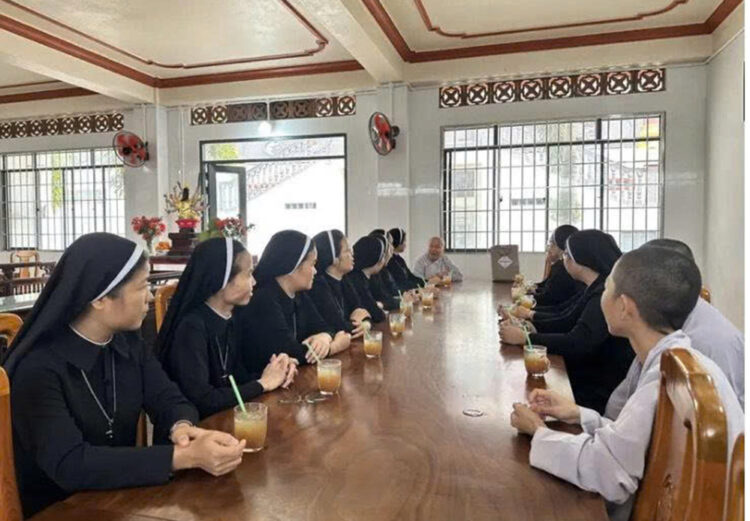 An Lục Long: Hội Dòng Mến Thánh Giá Mỹ Tho thăm và giao lưu tại chùa An Châu