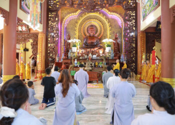 Long An: Chùa Thiên Châu đón các phái đoàn thăm viếng và cúng dường Trường hạ