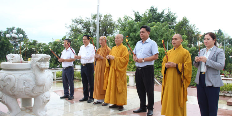 Bến Lức: Trang nghiêm lễ cầu siêu các anh hùng liệt sĩ tại Nghĩa trang Liệt sĩ Bến Lức