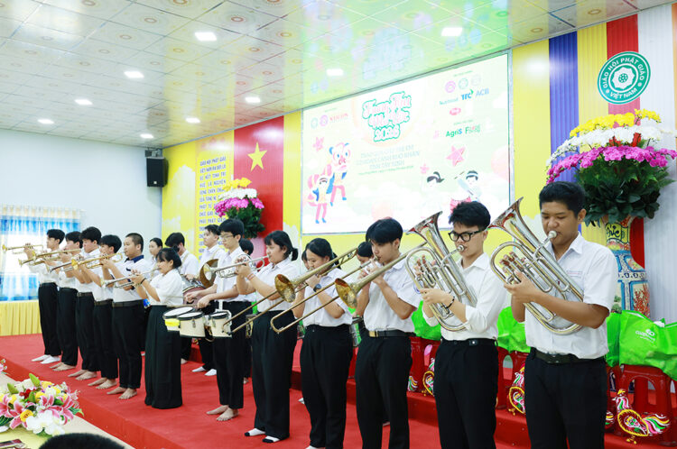 Tây Ninh: Chương trình “Trung thu mơ ước” trao 200 phần quà đến trẻ em có hoàn cảnh khó khăn tại Chùa Pháp Minh
