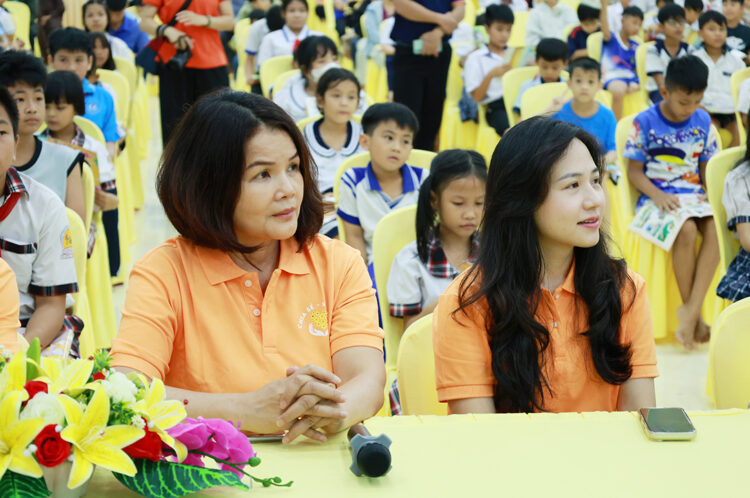 Tây Ninh: Chương trình “Trung thu mơ ước” trao 200 phần quà đến trẻ em có hoàn cảnh khó khăn tại Chùa Pháp Minh
