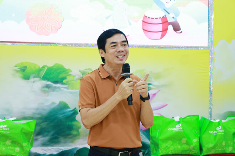 Tây Ninh: Chương trình “Trung thu mơ ước” trao 200 phần quà đến trẻ em có hoàn cảnh khó khăn tại Chùa Pháp Minh