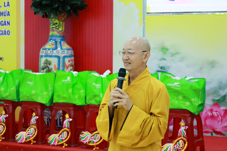 Tây Ninh: Chương trình “Trung thu mơ ước” trao 200 phần quà đến trẻ em có hoàn cảnh khó khăn tại Chùa Pháp Minh