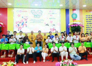 Tây Ninh: Chương trình “Trung thu mơ ước” trao 200 phần quà đến trẻ em có hoàn cảnh khó khăn tại Chùa Pháp Minh